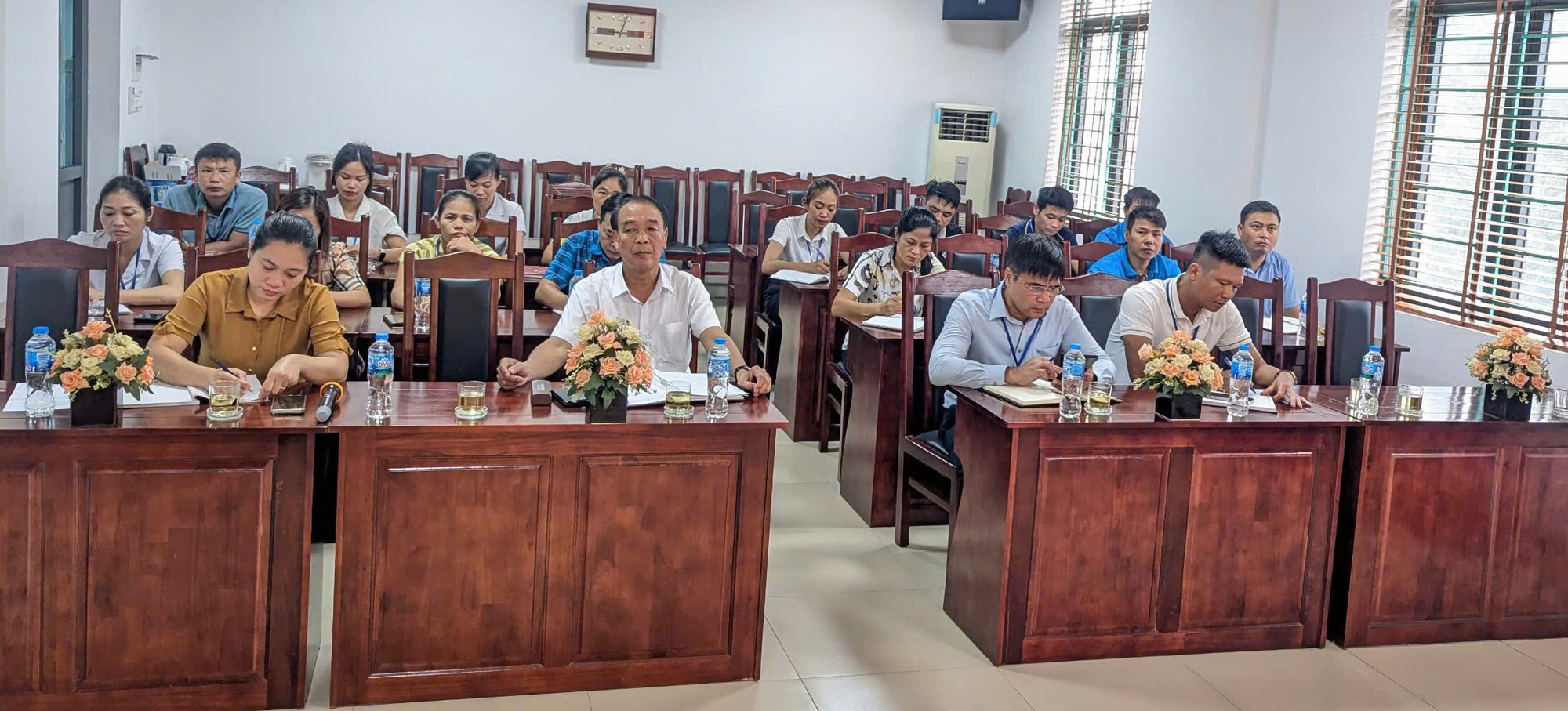 Chi bộ Trung tâm Bảo trợ xã hội 2 tổ chức Hội nghị góp ý các Dự thảo, Văn kiện của Đảng- Ảnh 2.