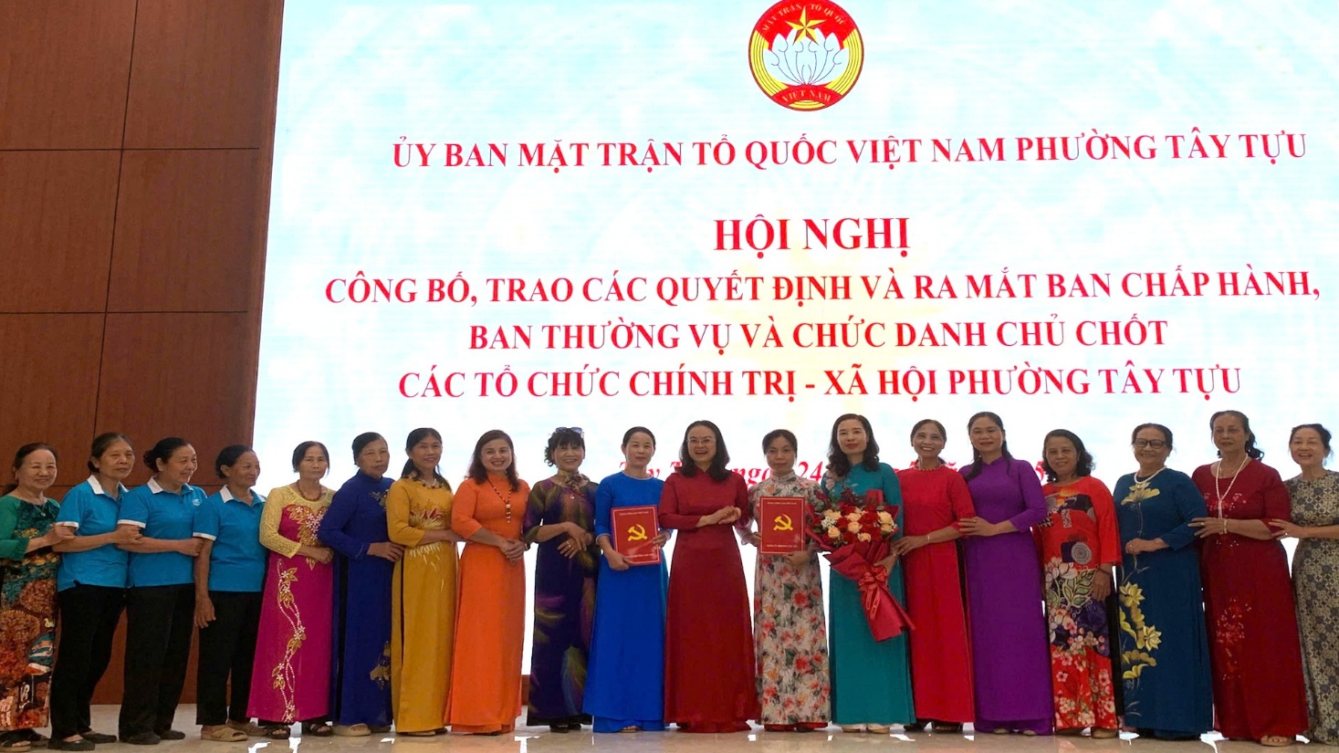 Phường Tây Tựu công bố quyết định và ra mắt các đoàn thể chính trị - xã hội- Ảnh 1.