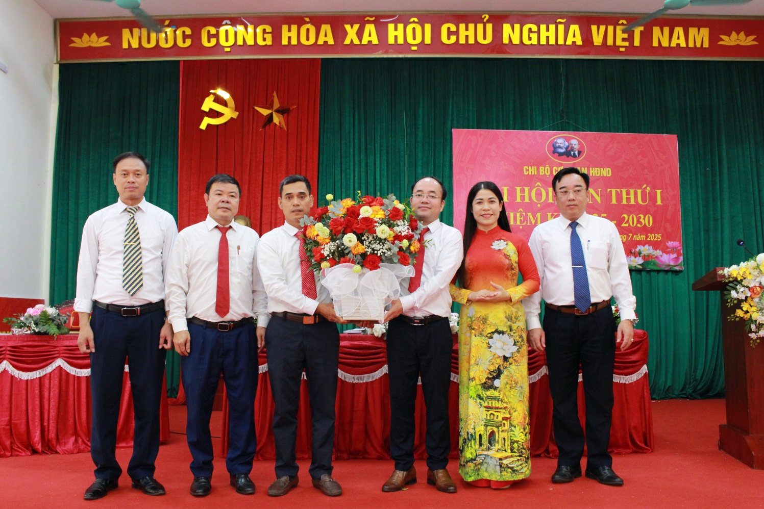 Các chi bộ trực thuộc Đảng bộ các cơ quan Đảng xã Trần Phú tổ chức thành công Đại hội nhiệm kỳ 2025-2030- Ảnh 3.