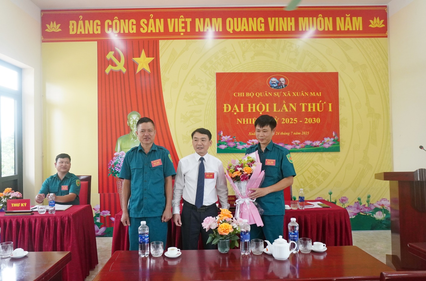 C:\Users\May tinh Loc Ninh\Desktop\qs\DSC06296.JPG