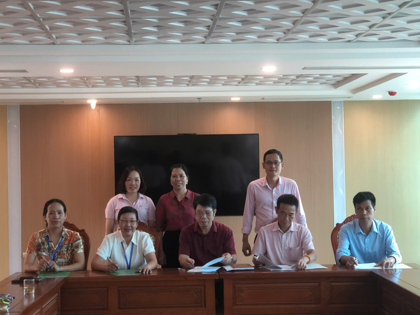 HỘI NGHỊ KÝ KẾT HỢP ĐỒNG ỦY THÁC CHO VAY ĐỐI VỚI HỘ NGHÈO VÀ CÁC ĐỐI TƯỢNG CHÍNH SÁCH KHÁC- Ảnh 2.