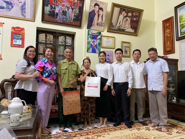 Phường Đại Mỗ thăm, tặng quà các gia đình chính sách tiêu biểu- Ảnh 9.