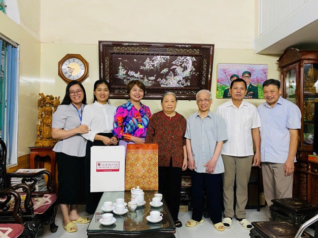Phường Đại Mỗ thăm, tặng quà các gia đình chính sách tiêu biểu- Ảnh 11.