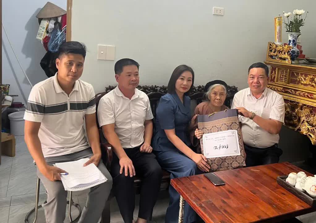 Lãnh đạo xã Ngọc Hồi thăm, tặng quà các thương, bệnh binh, gia đình chính sách tiêu biểu- Ảnh 3.