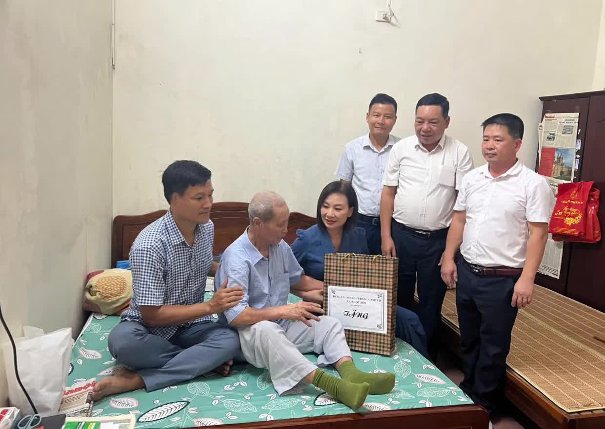 Lãnh đạo xã Ngọc Hồi thăm, tặng quà các thương, bệnh binh, gia đình chính sách tiêu biểu- Ảnh 4.
