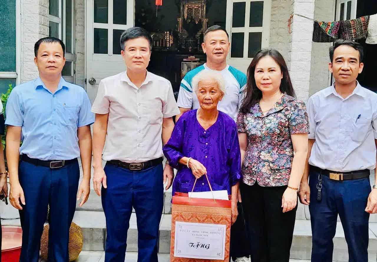 Lãnh đạo xã Ngọc Hồi thăm, tặng quà các thương, bệnh binh, gia đình chính sách tiêu biểu- Ảnh 12.