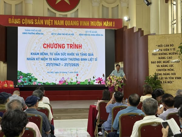 Phường Đống Đa tổ chức khám bệnh, tư vấn sức khoẻ và tặng quà cho đối tượng chính sách trên địa bàn- Ảnh 9.