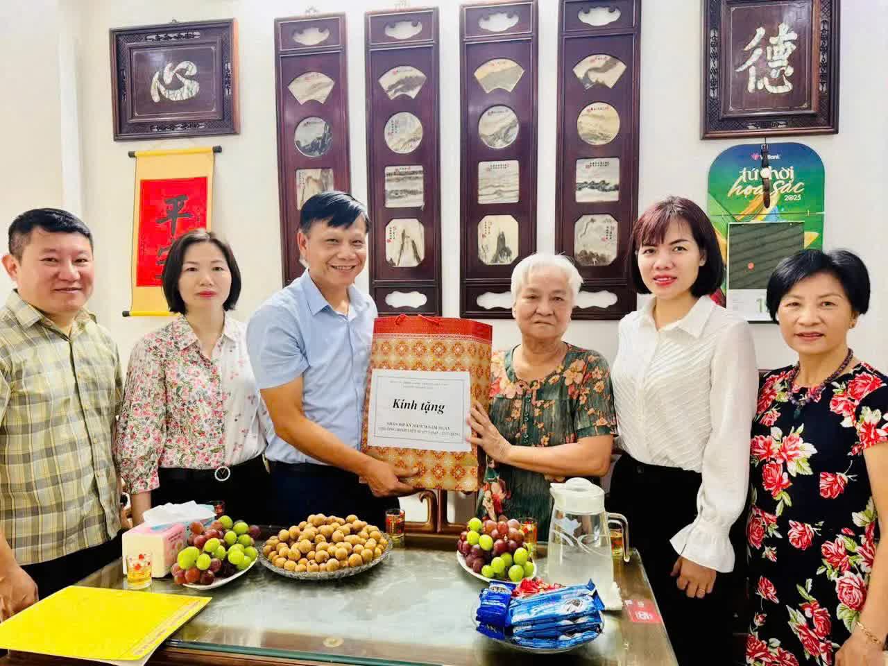 Phường Phương Liệt: thăm hỏi, tặng quà tri ân gia đình người có công- Ảnh 7.