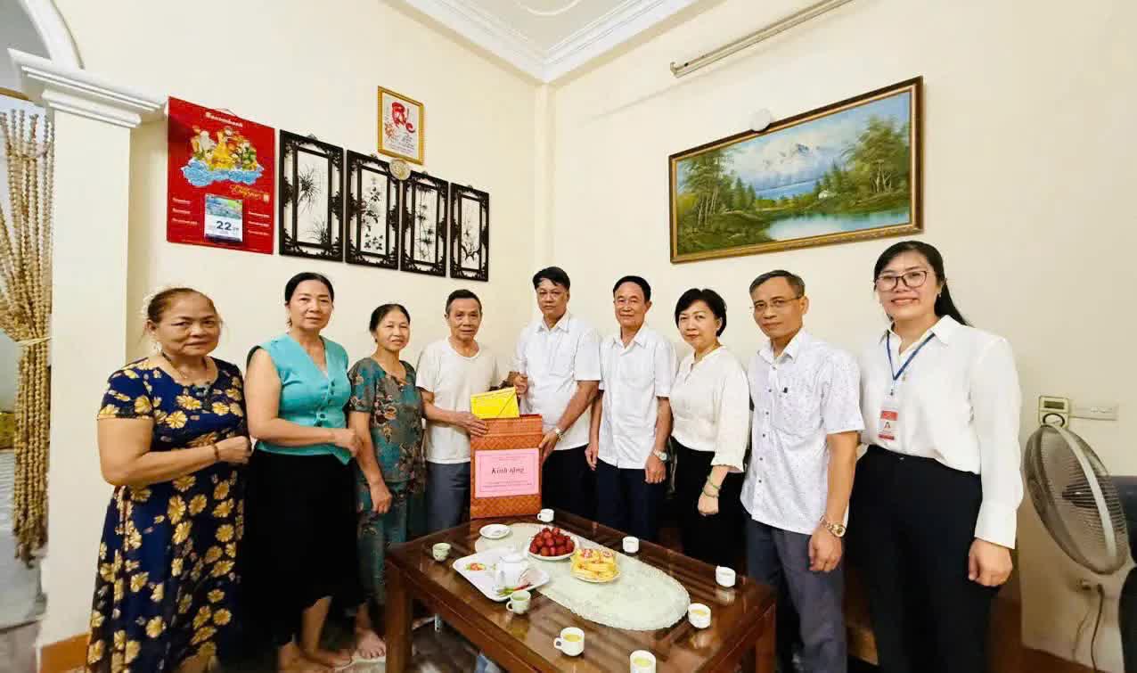 Phường Phương Liệt: thăm hỏi, tặng quà tri ân gia đình người có công- Ảnh 4.