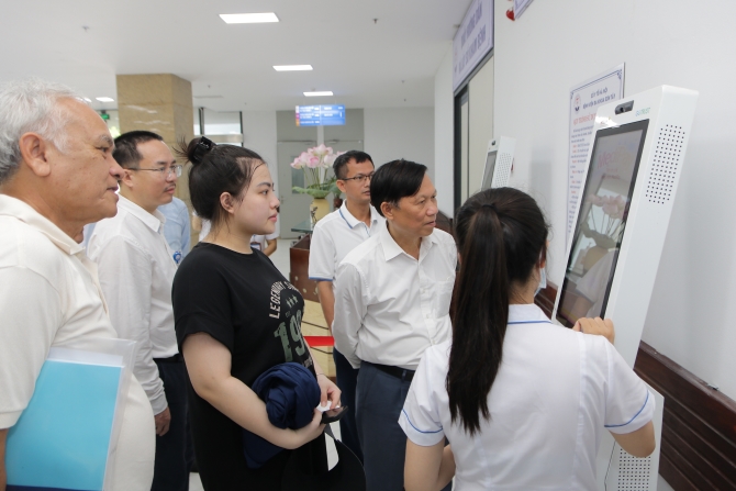 Bệnh viện Đa khoa Sơn Tây đổi mới toàn diện, nâng cao chất lượng khám chữa bệnh phục vụ người dân- Ảnh 2.