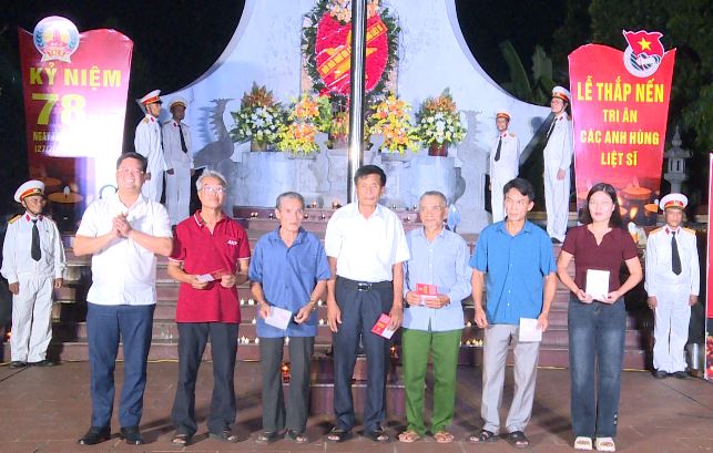 Xã Phúc Lộc trang trọng tổ chức Lễ thắp nến tri ân các anh hùng liệt sỹ nhân dịp kỷ niệm 78 năm Ngày Thương binh – Liệt sỹ (27/7/1947-27/7/2025)- Ảnh 8.