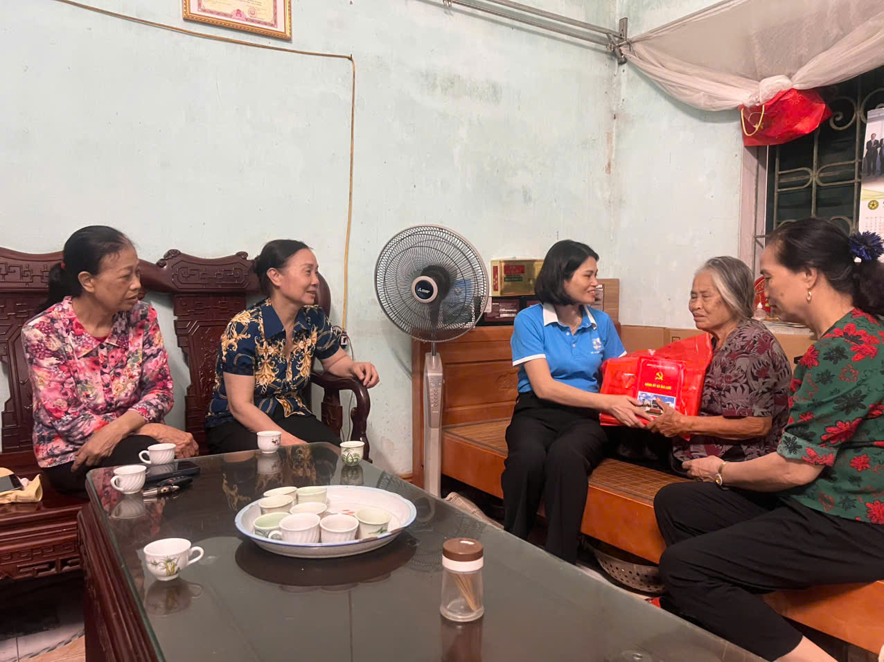 Hội LHPN xã Gia Lâm tổ chức nhiều hoạt động tri ân nhân kỷ niệm 78 năm Ngày Thương binh – Liệt sĩ- Ảnh 1.