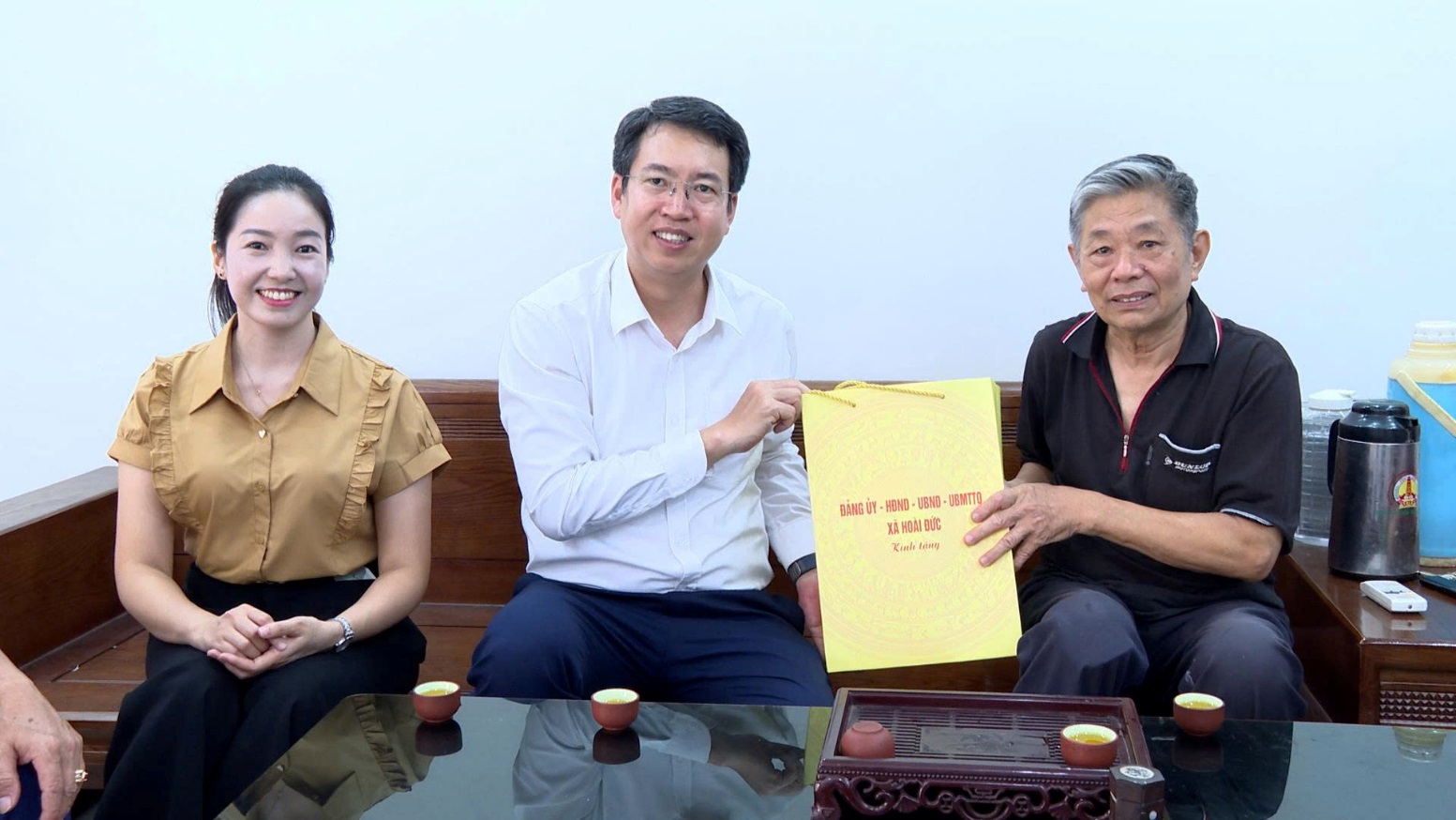 Hoài Đức tổ chức thăm hỏi, tặng quà người có công tiêu biểu nhân kỷ niệm 78 năm ngày Thương binh-Liệt sỹ (27/7/1947-27/7/2025)- Ảnh 1.