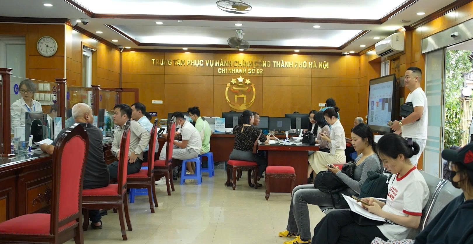 Hà Nội chấn chỉnh tình trạng thu phí ngoài quy định khi thực hiện nhóm thủ tục đăng ký biện pháp bảo đảm bằng quyền sử dụng đất, tài sản gắn liền với đất- Ảnh 2.