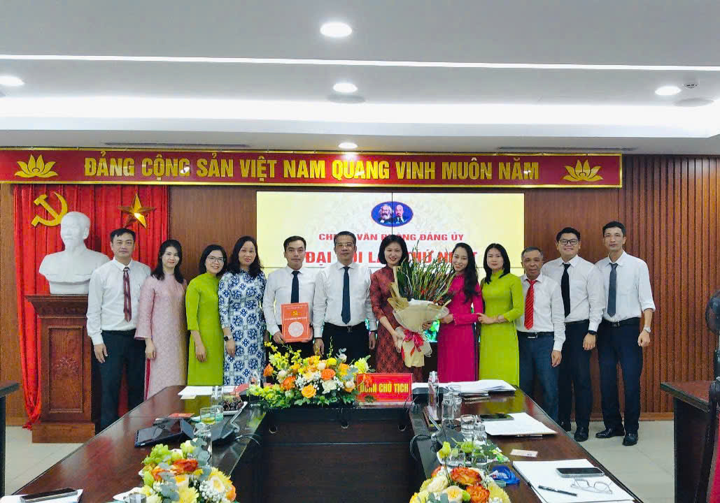 Đại hội Chi bộ Văn phòng Đảng uỷ phường Việt Hưng lần thứ I, nhiệm kỳ 2025-2030- Ảnh 1.
