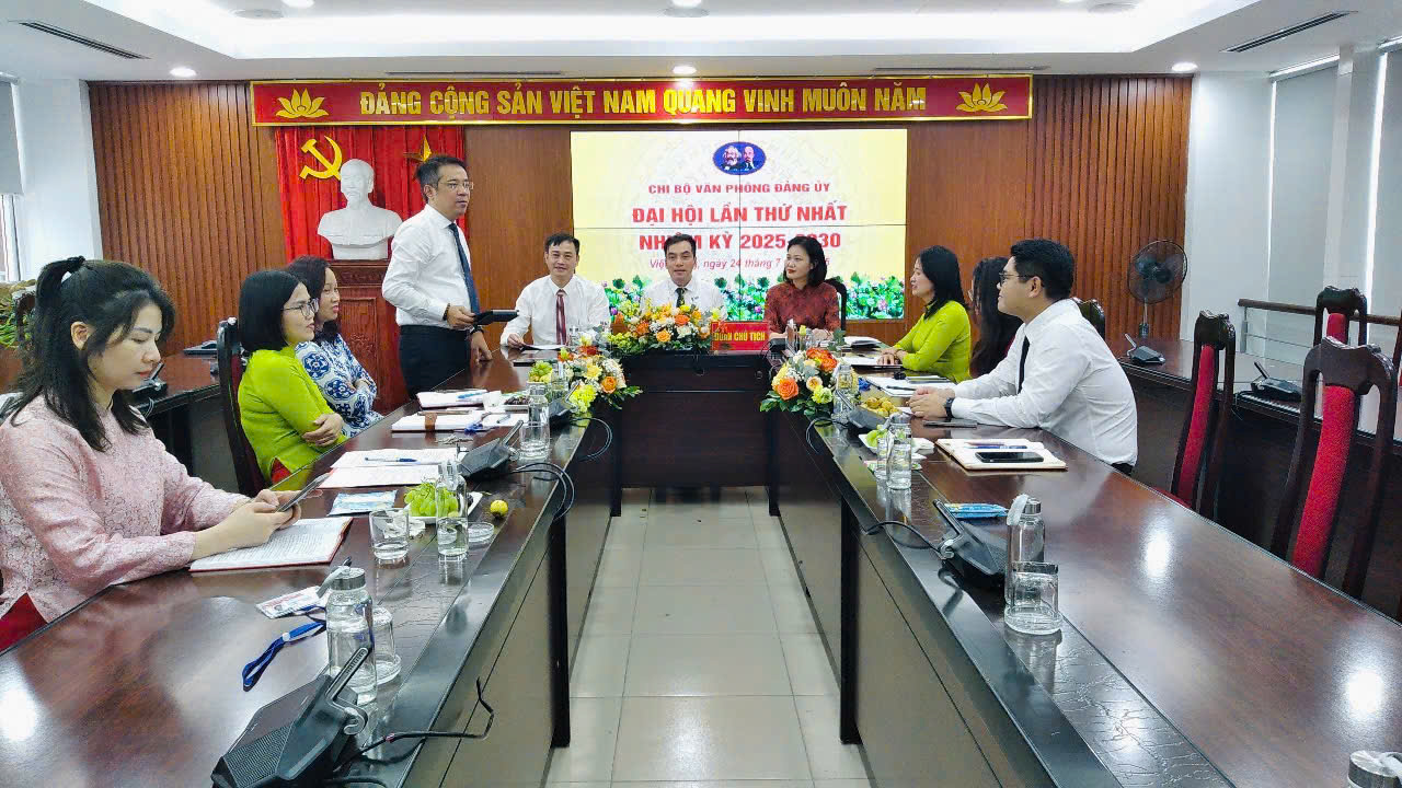 Đại hội Chi bộ Văn phòng Đảng uỷ phường Việt Hưng lần thứ I, nhiệm kỳ 2025-2030- Ảnh 2.