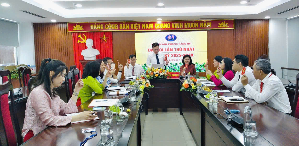 Đại hội Chi bộ Văn phòng Đảng uỷ phường Việt Hưng lần thứ I, nhiệm kỳ 2025-2030- Ảnh 4.