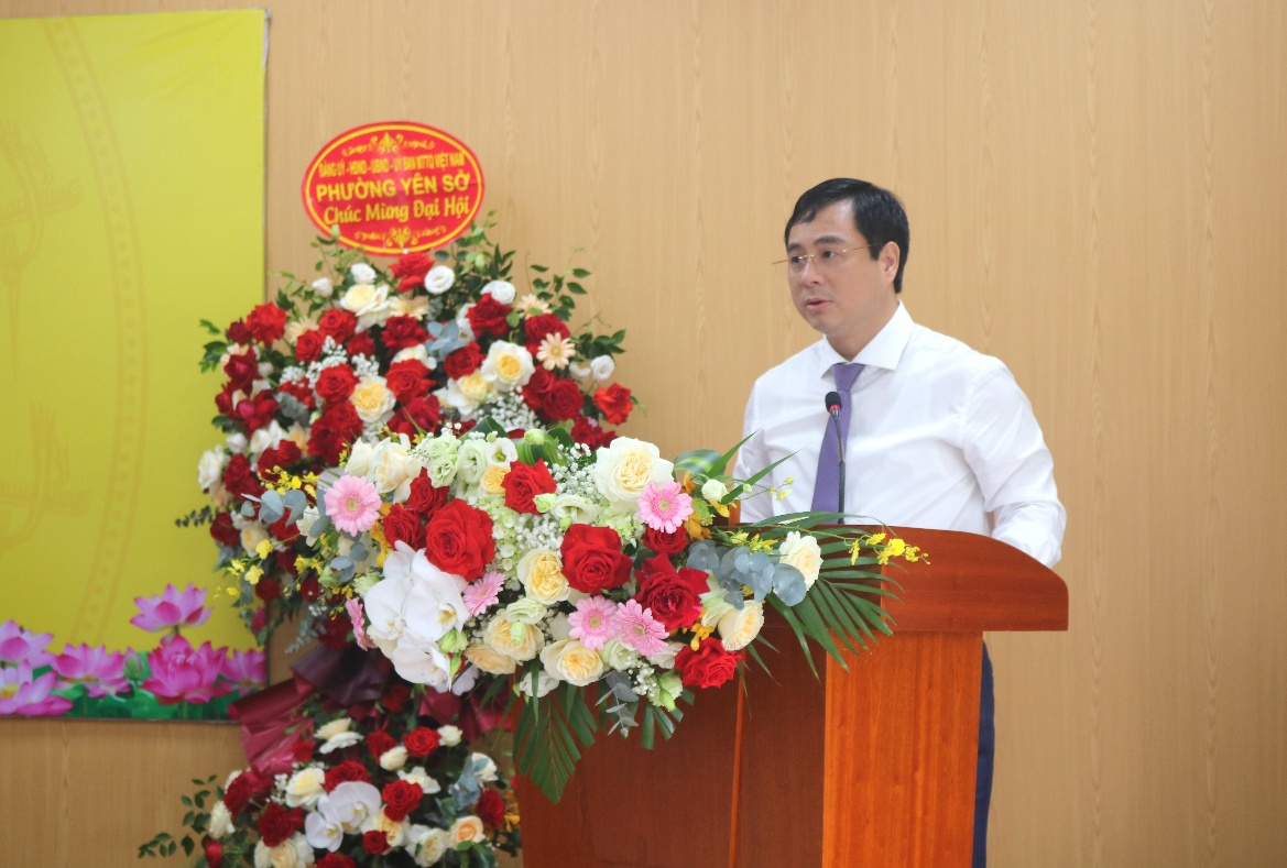 A person standing at a podium with flowers  AI-generated content may be incorrect.