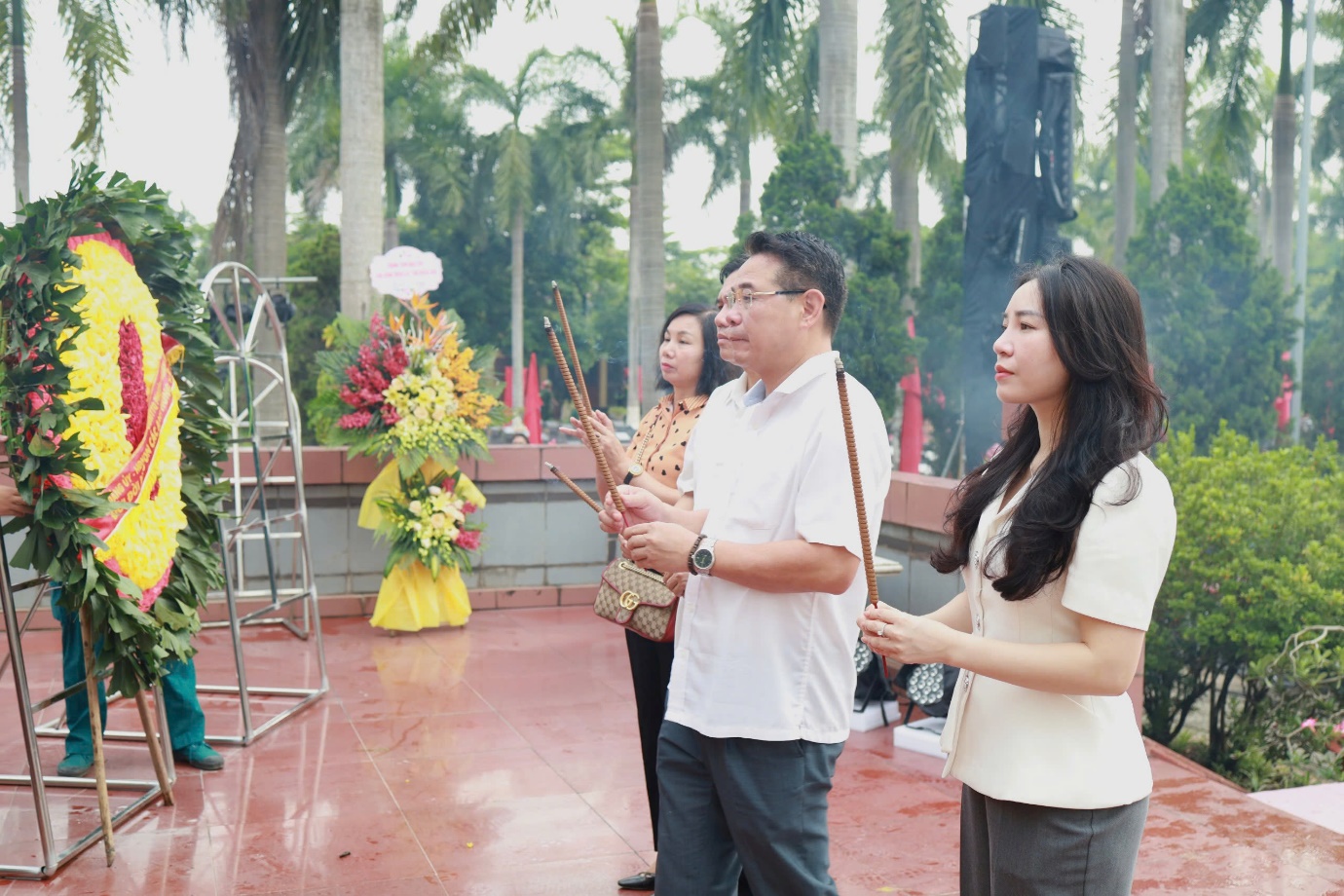 Phường Xuân Đỉnh dâng hương tưởng nhớ các các liệt sĩ, các Mẹ Việt Nam Anh hùng nhân kỷ niệm 78 năm Ngày Thương binh - Liệt sĩ (27/7/1947-27/7/2025)- Ảnh 2.