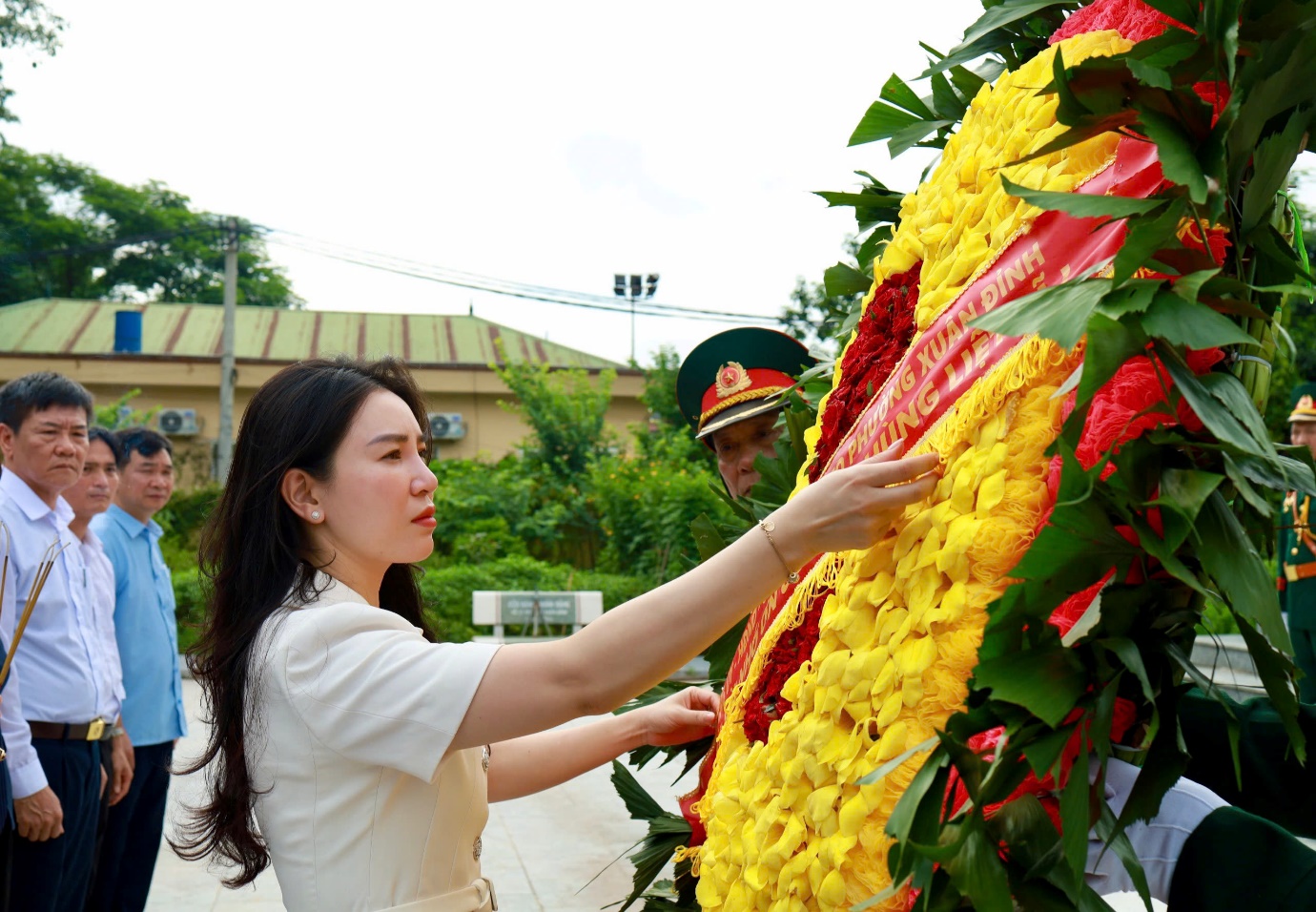 Phường Xuân Đỉnh dâng hương tưởng nhớ các các liệt sĩ, các Mẹ Việt Nam Anh hùng nhân kỷ niệm 78 năm Ngày Thương binh - Liệt sĩ (27/7/1947-27/7/2025)- Ảnh 3.