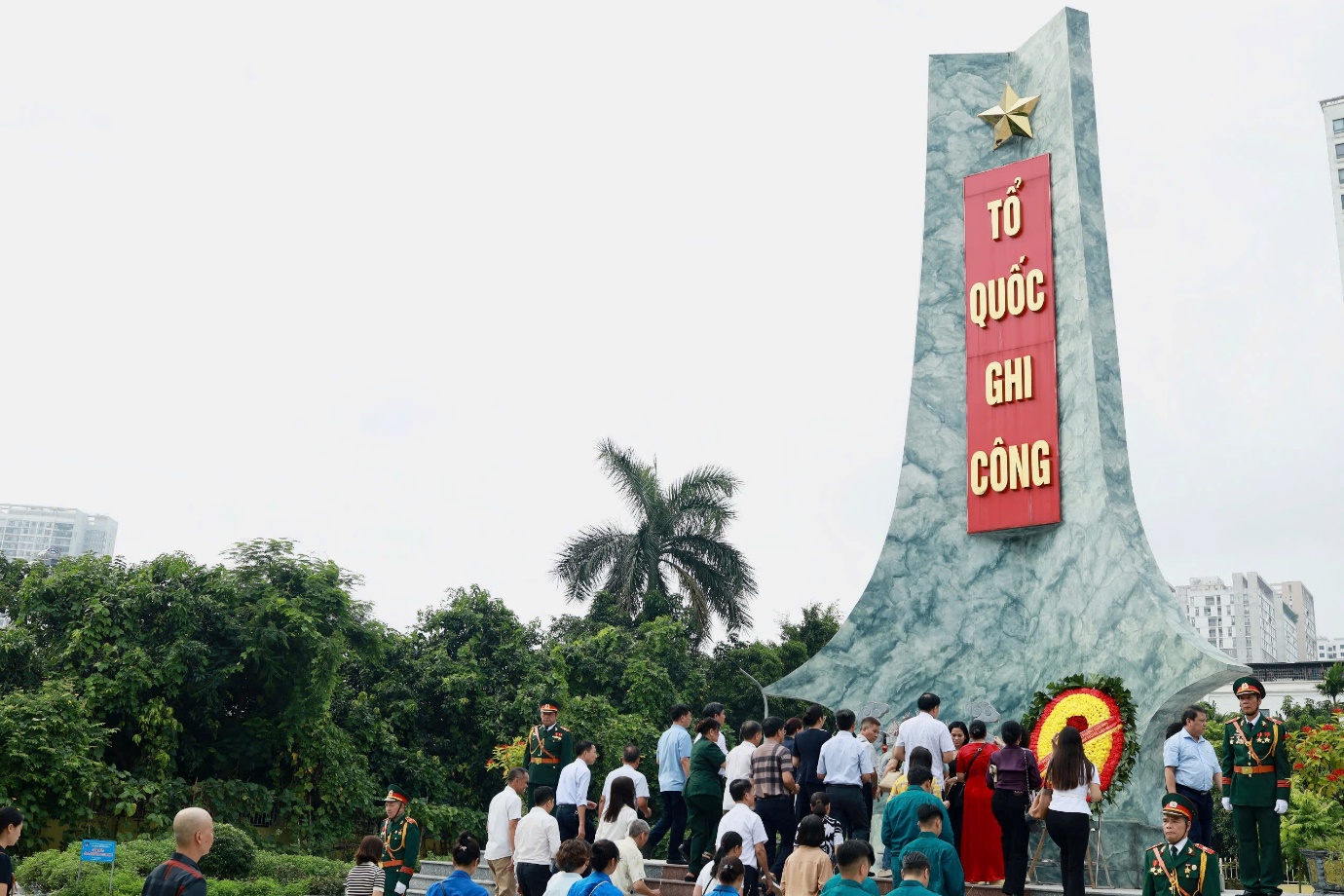 Phường Xuân Đỉnh dâng hương tưởng nhớ các các liệt sĩ, các Mẹ Việt Nam Anh hùng nhân kỷ niệm 78 năm Ngày Thương binh - Liệt sĩ (27/7/1947-27/7/2025)- Ảnh 5.