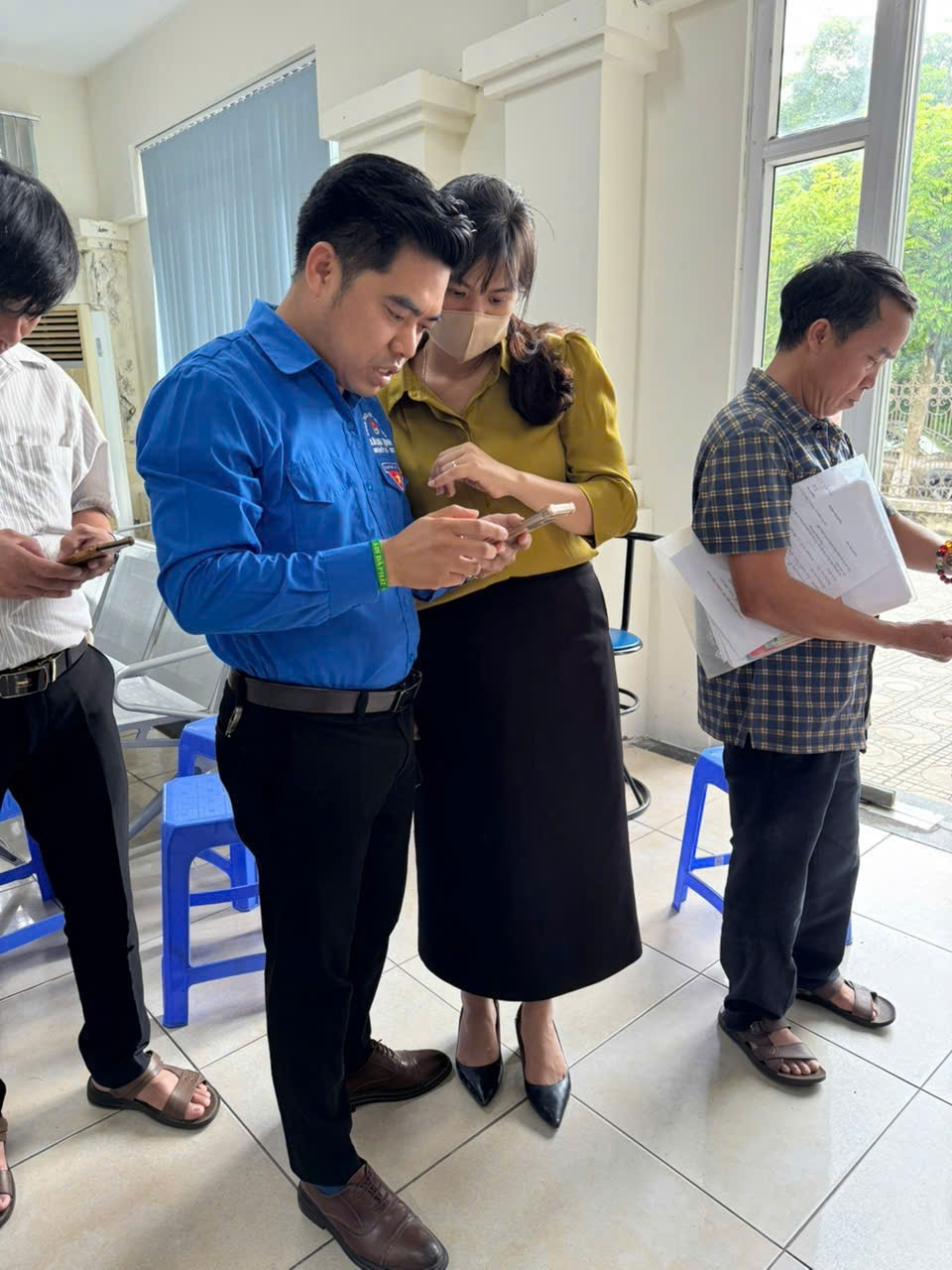 Hà Nội triển khai Chiến dịch “45 ngày đêm” hỗ trợ chuyển đổi số tại 126 xã, phường- Ảnh 1.