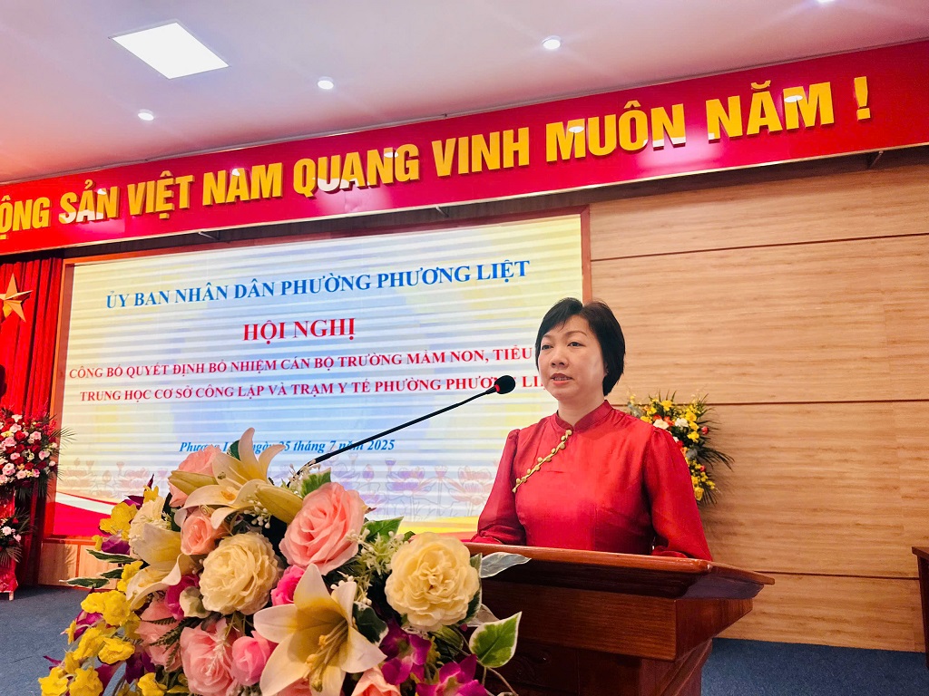 PHƯỜNG PHƯƠNG LIỆT TỔ CHỨC HỘI NGHỊ CÔNG BỐ QUYẾT ĐỊNH BỔ NHIỆM CÁN BỘ TRƯỜNG MẦM NON, TIỂU HỌC, TRUNG HỌC CƠ SỞ CÔNG LẬP VÀ TRẠM Y TẾ- Ảnh 2.