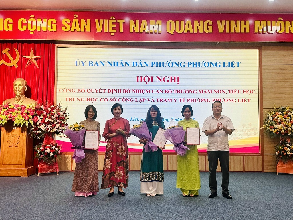 PHƯỜNG PHƯƠNG LIỆT TỔ CHỨC HỘI NGHỊ CÔNG BỐ QUYẾT ĐỊNH BỔ NHIỆM CÁN BỘ TRƯỜNG MẦM NON, TIỂU HỌC, TRUNG HỌC CƠ SỞ CÔNG LẬP VÀ TRẠM Y TẾ- Ảnh 5.