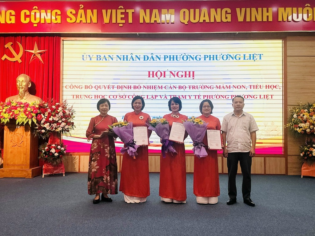 PHƯỜNG PHƯƠNG LIỆT TỔ CHỨC HỘI NGHỊ CÔNG BỐ QUYẾT ĐỊNH BỔ NHIỆM CÁN BỘ TRƯỜNG MẦM NON, TIỂU HỌC, TRUNG HỌC CƠ SỞ CÔNG LẬP VÀ TRẠM Y TẾ- Ảnh 7.
