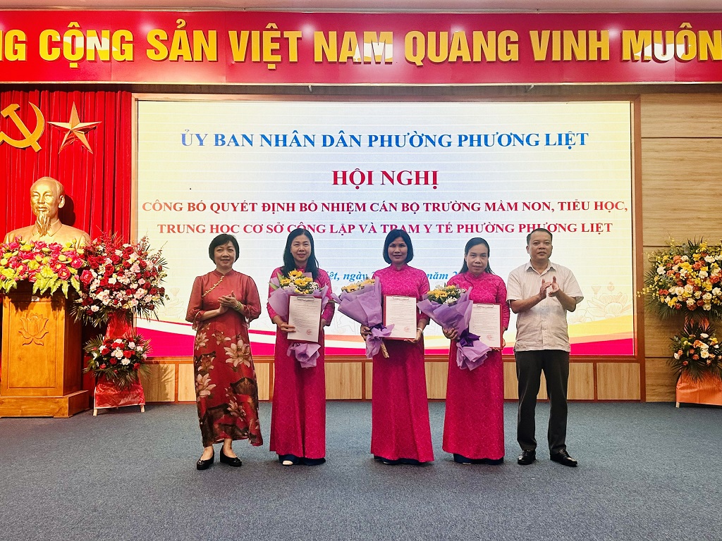 PHƯỜNG PHƯƠNG LIỆT TỔ CHỨC HỘI NGHỊ CÔNG BỐ QUYẾT ĐỊNH BỔ NHIỆM CÁN BỘ TRƯỜNG MẦM NON, TIỂU HỌC, TRUNG HỌC CƠ SỞ CÔNG LẬP VÀ TRẠM Y TẾ- Ảnh 8.