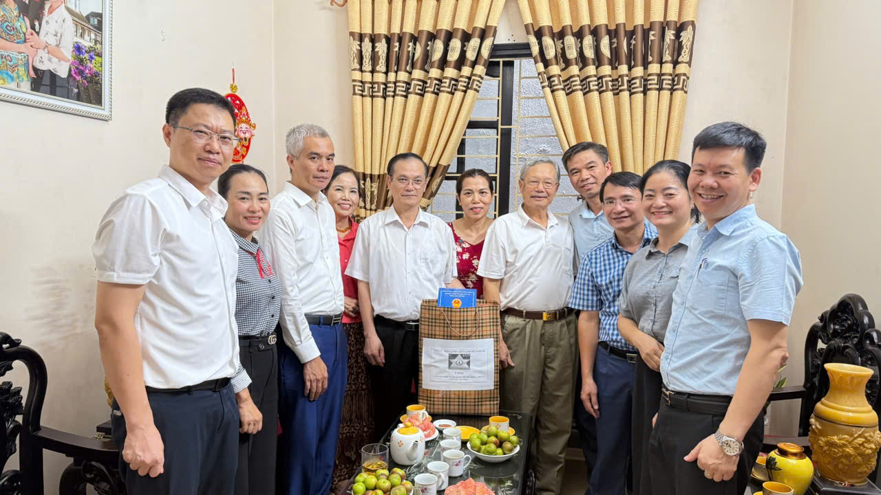 Thăm hỏi, tặng quà gia đình chính sách nhân ngày Thương binh – Liệt sỹ 27/7- Ảnh 1.
