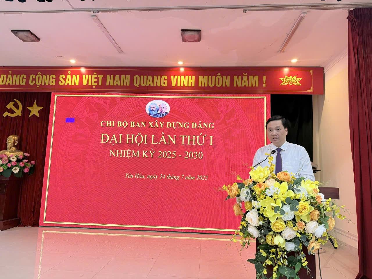 Đại hội Chi bộ Ban Xây dựng Đảng Đảng ủy phường Yên Hoà lần thứ I, nhiệm kỳ 2025 - 2030 - Ảnh 1.