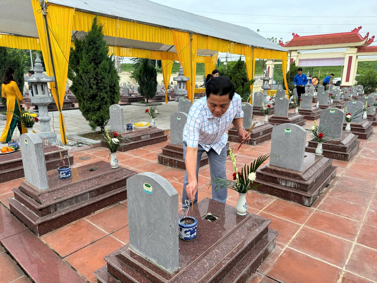Xã Mê Linh dâng hương, tưởng niệm các anh hùng liệt sĩ- Ảnh 7.
