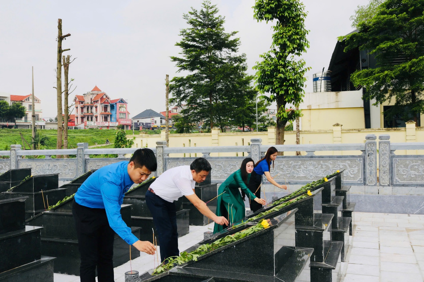 Xã Mê Linh dâng hương, tưởng niệm các anh hùng liệt sĩ- Ảnh 9.