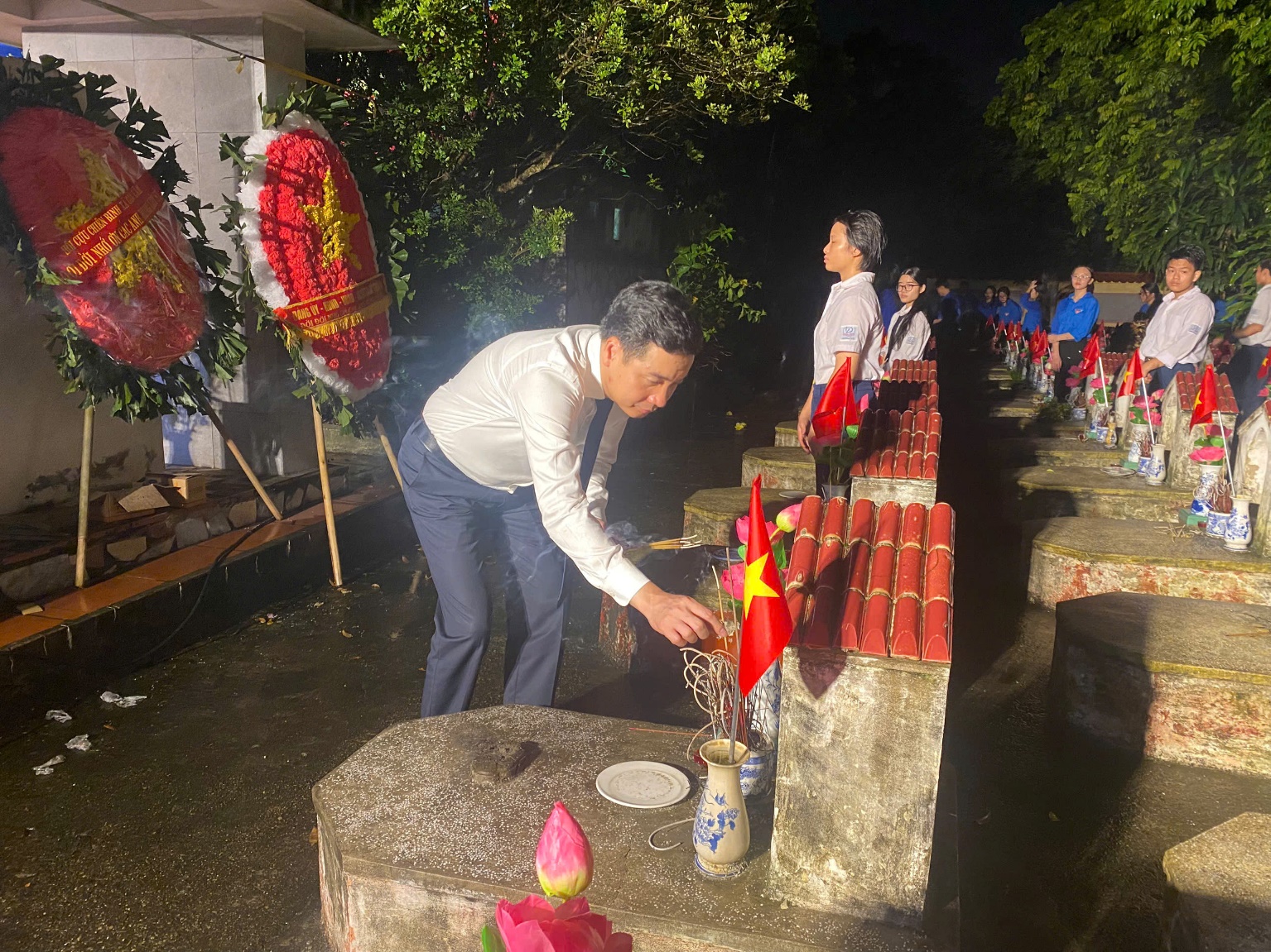 ĐOÀN THANH NIÊN XÃ GIA LÂM TRI ÂN CÁC MẸ VIỆT NAM ANH HÙNG, CÁC ANH HÙNG LIỆT SĨ NHÂN KỶ NIỆM 78 NĂM NGÀY THƯƠNG BINH - LIỆT SĨ (27/7/1947 - 27/7/2025)- Ảnh 3.