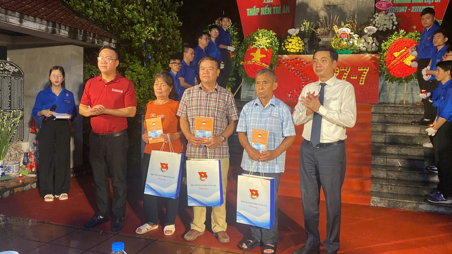 ĐOÀN THANH NIÊN XÃ GIA LÂM TRI ÂN CÁC MẸ VIỆT NAM ANH HÙNG, CÁC ANH HÙNG LIỆT SĨ NHÂN KỶ NIỆM 78 NĂM NGÀY THƯƠNG BINH - LIỆT SĨ (27/7/1947 - 27/7/2025)- Ảnh 5.