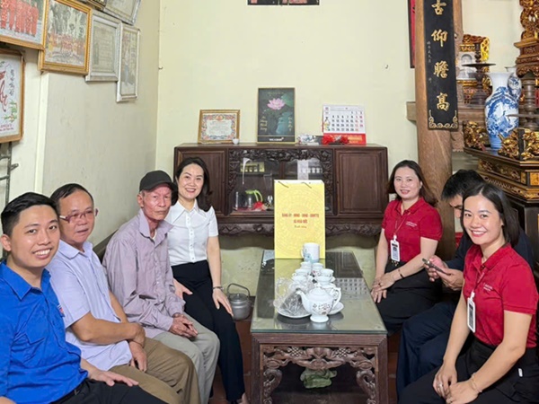 Hoài Đức tổ chức thăm hỏi, tặng quà người có công tiêu biểu nhân kỷ niệm 78 năm ngày Thương binh-Liệt sỹ (27/7/1947-27/7/2025)- Ảnh 15.