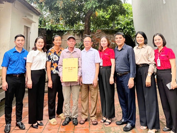Hoài Đức tổ chức thăm hỏi, tặng quà người có công tiêu biểu nhân kỷ niệm 78 năm ngày Thương binh-Liệt sỹ (27/7/1947-27/7/2025)- Ảnh 14.