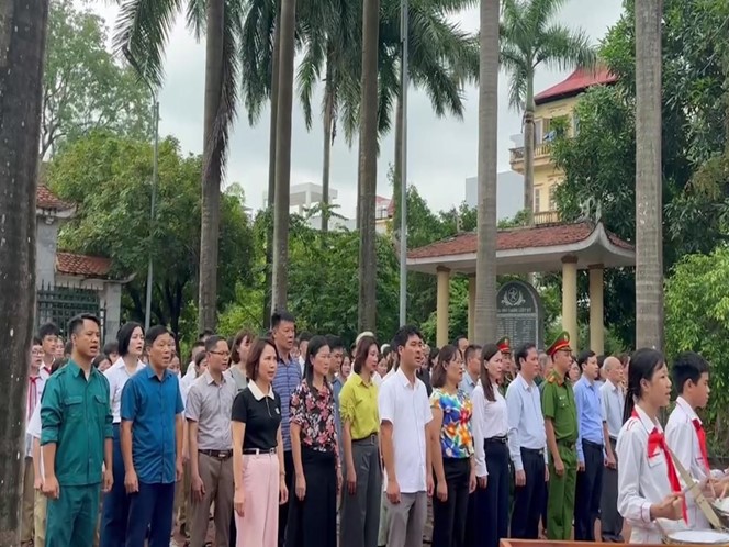 Đảng ủy, HĐND, UBND, UBMTTQ xã Sơn Đồng tổ chức lễ dâng hoa, viếng đài tưởng niệm nhân kỷ niệm 78 năm ngày Thương binh Liệt sỹ- Ảnh 7.