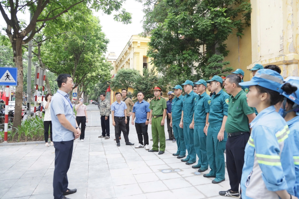 Phường Cửa Nam quyết liệt lập lại trật tự văn minh đô thị- Ảnh 1.