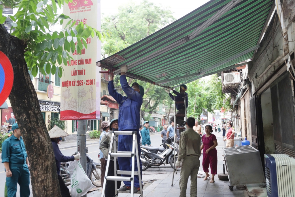 Phường Cửa Nam quyết liệt lập lại trật tự văn minh đô thị- Ảnh 3.