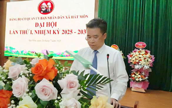 Đại hội Đảng bộ UBND xã Hát Môn lần thứ I, nhiệm kỳ 2025 - 2030: Dấu mốc quan trọng trong xây dựng chính quyền cơ sở vững mạnh, phục vụ Nhân dân.- Ảnh 1.