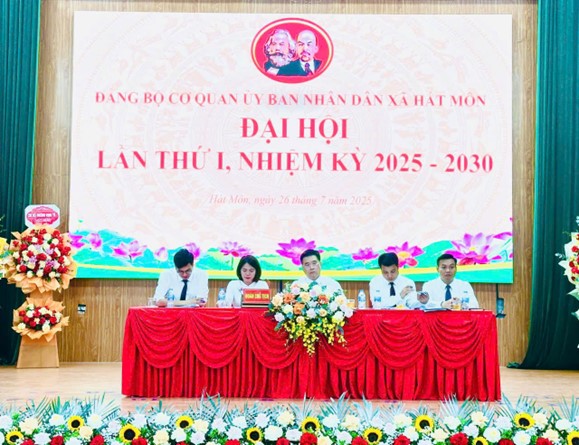 Đại hội Đảng bộ UBND xã Hát Môn lần thứ I, nhiệm kỳ 2025 - 2030: Dấu mốc quan trọng trong xây dựng chính quyền cơ sở vững mạnh, phục vụ Nhân dân.- Ảnh 4.