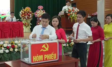 Đại hội Đảng bộ UBND xã Hát Môn lần thứ I, nhiệm kỳ 2025 - 2030: Dấu mốc quan trọng trong xây dựng chính quyền cơ sở vững mạnh, phục vụ Nhân dân.- Ảnh 5.