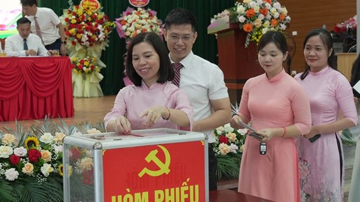 Đại hội Đảng bộ UBND xã Hát Môn lần thứ I, nhiệm kỳ 2025 - 2030: Dấu mốc quan trọng trong xây dựng chính quyền cơ sở vững mạnh, phục vụ Nhân dân.- Ảnh 6.