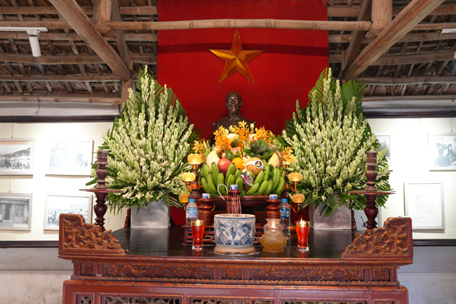 Đoàn đại biểu xã Hạ Bằng dâng hương tưởng niệm Chủ tịch Hồ Chí Minh và các anh hùng liệt sĩ- Ảnh 3.