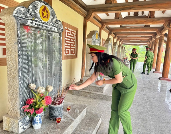 Công an xã Hoài Đức tổ chức các hoạt động kỷ niệm 78 năm ngày Thương binh-Liệt sỹ (27/7/1947-27/7/2025).- Ảnh 3.
