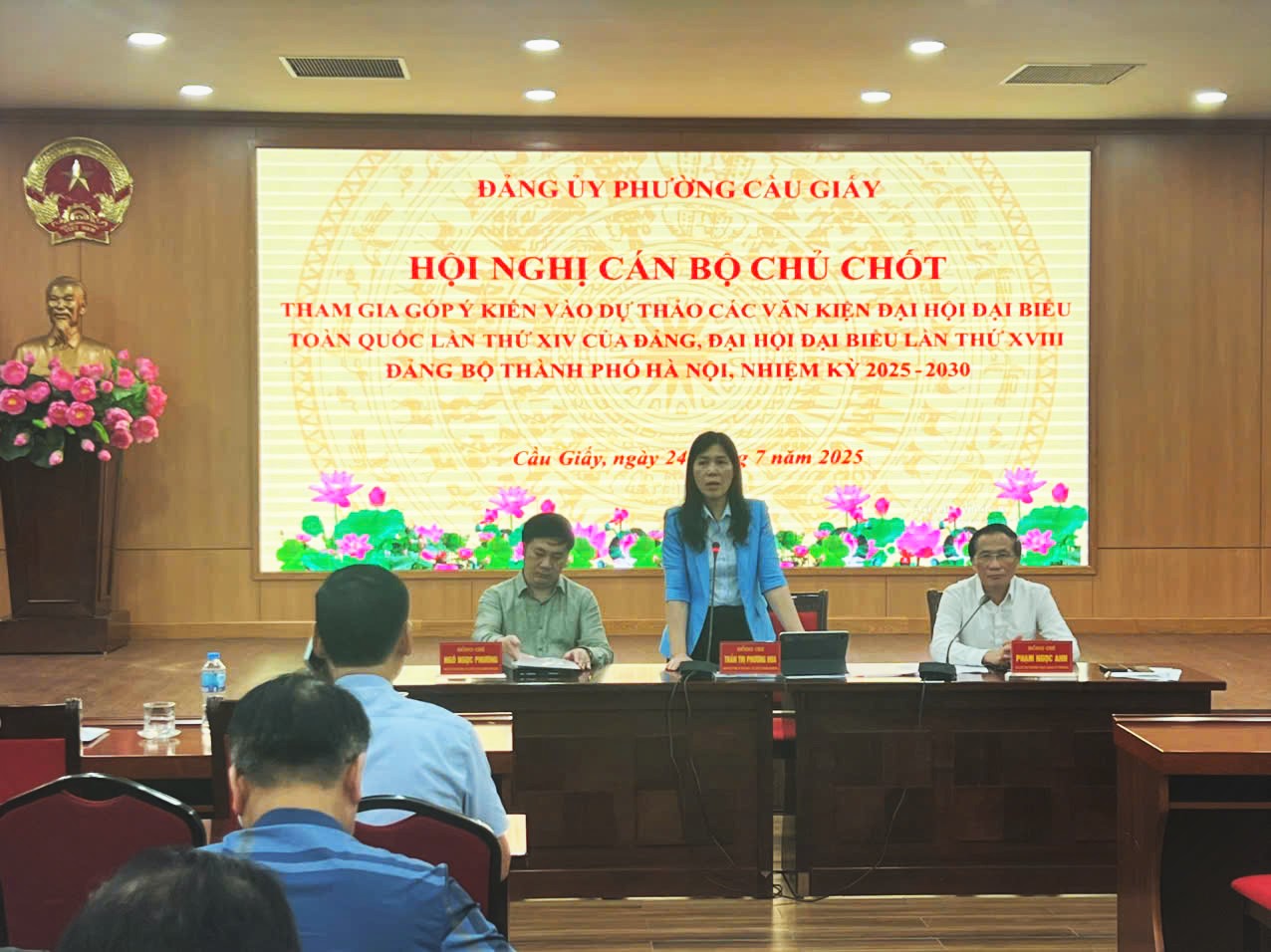 D:\ẢNH PHƯỜNG CẦU GIẤY\HN cán bộ chủ chốt 24.7.jpg
