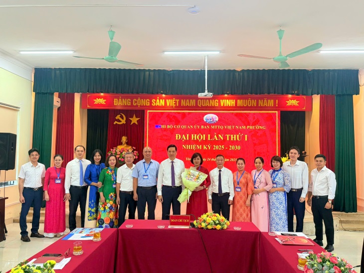 E:\MTTQ Yên Hòa\Ảnh hoạt động MT\gen-o-z6837247000140_d978759081f7a7ba8ae3cfc3cfa7cd65.jpg