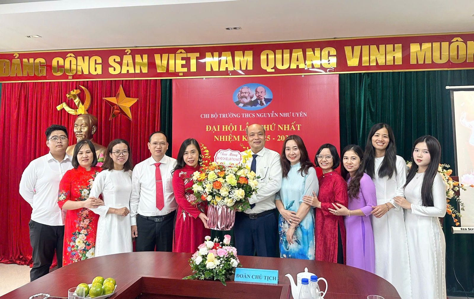 Trường THCS Nguyễn Như Uyên tổ chức thành công Đại hội chi bộ lần thứ nhất, nhiệm kỳ 2025 - 2030- Ảnh 1.